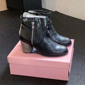 Crown Vintage Pilot Zip Bootie, Black, Size 9